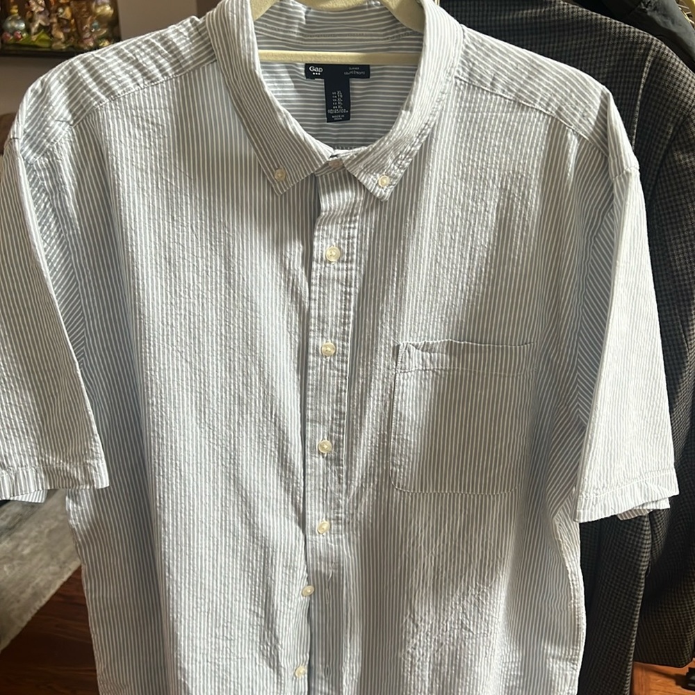 GAP SLIM FIT SIZE XL SMALL STRIPE BLUE/GREY AND WHITE SHORT SLEEVED SPRING SHIRT